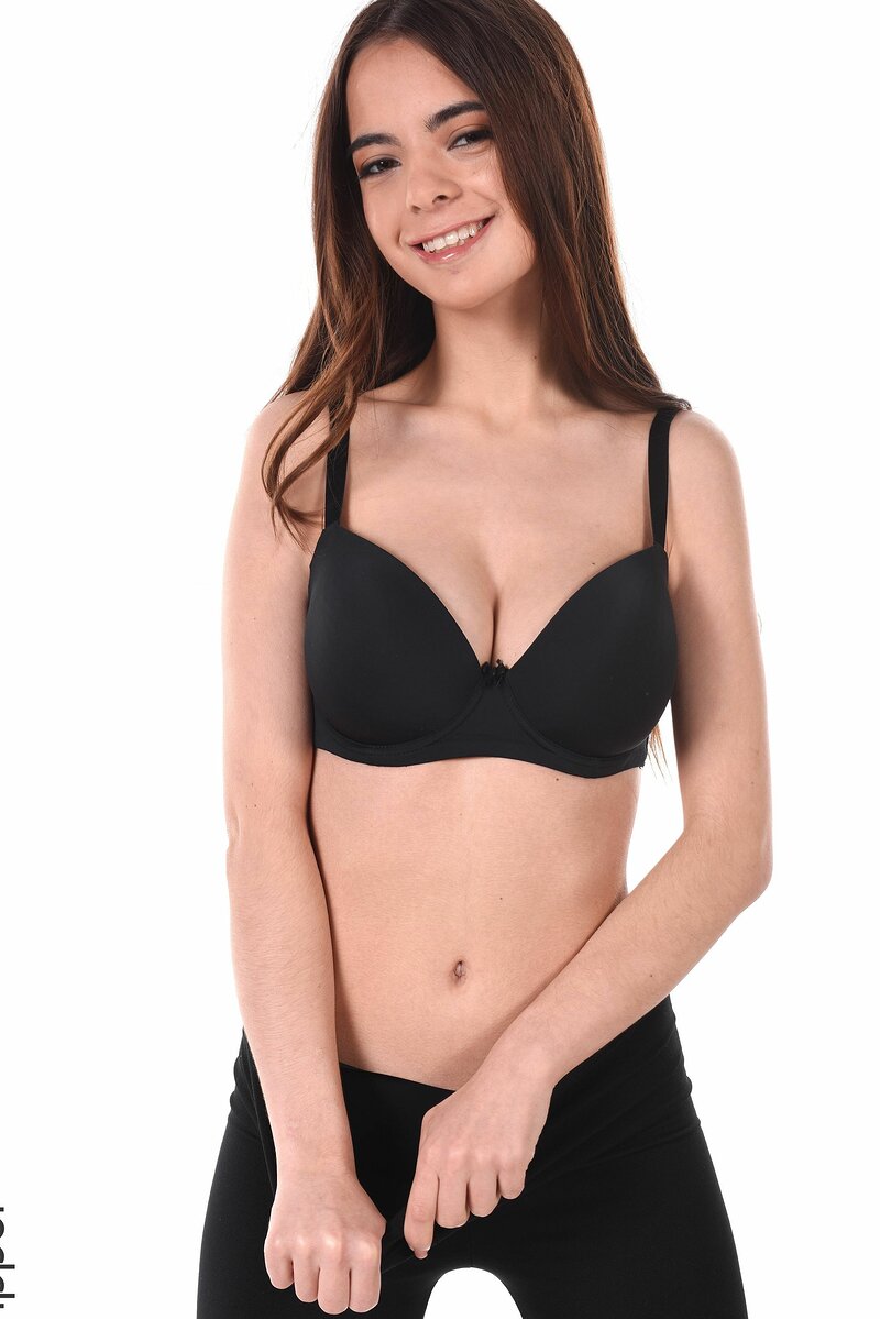 Анастасия, 23 года, 5 размер груди